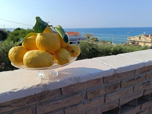 a bowl of lemons sitting on a wall at Zagare & Trabocchi - Dimora di mare in Rocca San Giovanni