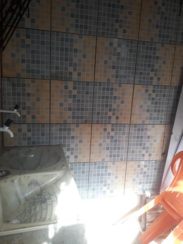 a tiled bathroom with a tub and a sink at Casa salinas prox orla in Salinópolis
