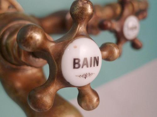 a ball with the word balim written on it at Design Lodge Twente in Buurse