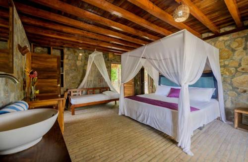 a bedroom with a bed and a tub in a room at Casa del Mar AC Rustic design Pool Paceful in Santa María Tonameca