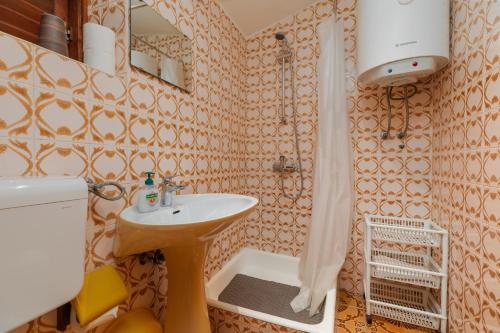 Apartments by the sea Bratus - Makarska - 22135