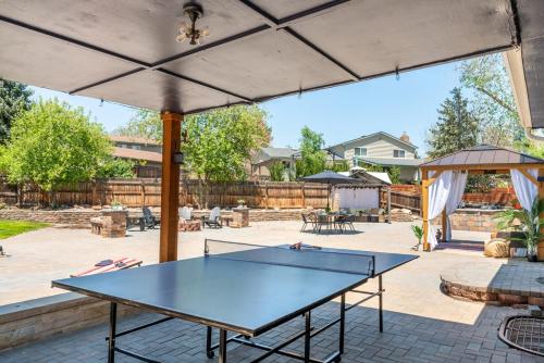 Balkoni atau teres di Spacious 5BR, Epic Backyard, Perfect Gatherings