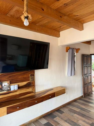 a wall with a flat screen tv on a wall at Departamentos San Francisco in San Cristóbal de Las Casas