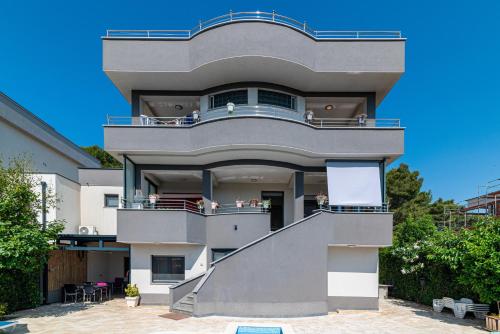 Family friendly apartments with a swimming pool Pula - 23595