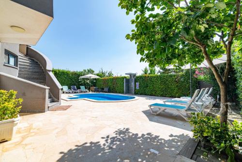 Family-friendly apartments with swimming pool Pula - 23595