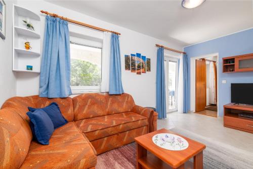 Apartments with parking space Stinjan, Pula - 23546