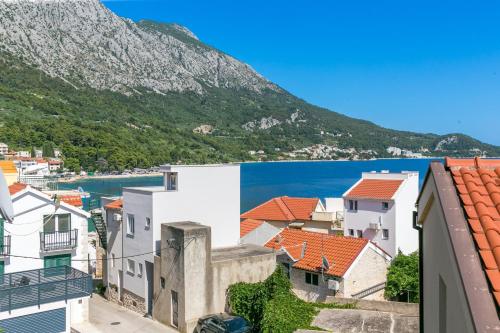 Apartments by the sea Igrane, Makarska - 24626