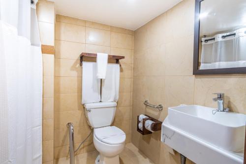 Puerto Nuevo Baja Hotel & Villasにあるバスルーム