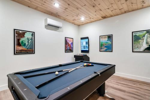 Cozy Retreat Luxurious stay with Pool & Hot Tub photo 10