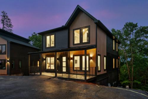 Cozy Retreat Luxurious stay with Pool & Hot Tub photo 8