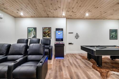 Cozy Retreat Luxurious stay with Pool & Hot Tub photo 12