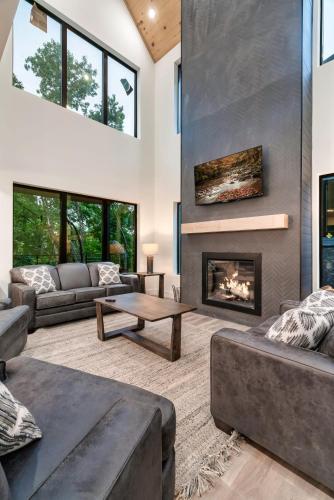 Cozy Retreat Luxurious stay with Pool & Hot Tub photo 14