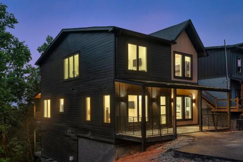 Cozy Retreat Luxurious stay with Pool & Hot Tub photo 18