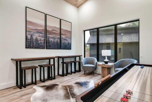 Cozy Retreat Luxurious stay with Pool & Hot Tub photo 20
