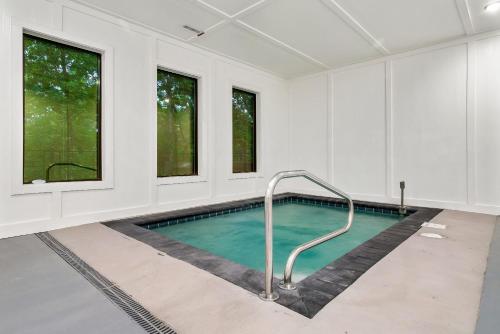 Cozy Retreat Luxurious stay with Pool & Hot Tub photo 22