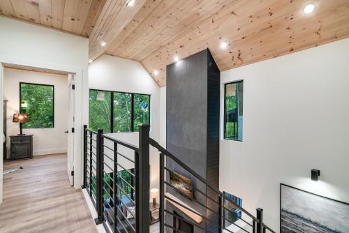 Cozy Retreat Luxurious stay with Pool & Hot Tub photo 21