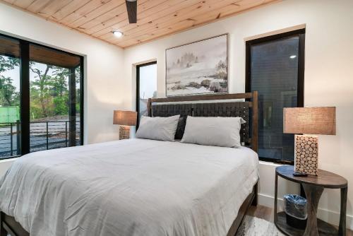 Cozy Retreat Luxurious stay with Pool & Hot Tub photo 23