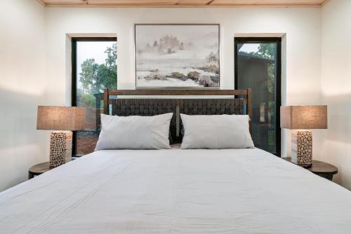 Cozy Retreat Luxurious stay with Pool & Hot Tub photo 24