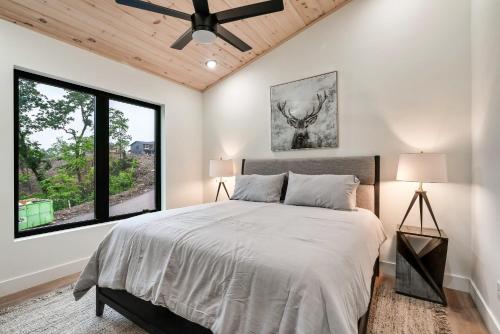 Cozy Retreat Luxurious stay with Pool & Hot Tub photo 39