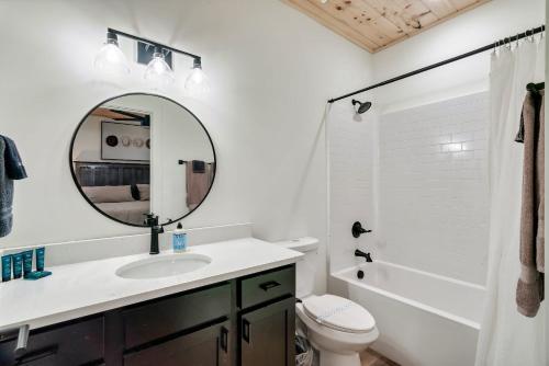 Cozy Retreat Luxurious stay with Pool & Hot Tub photo 38