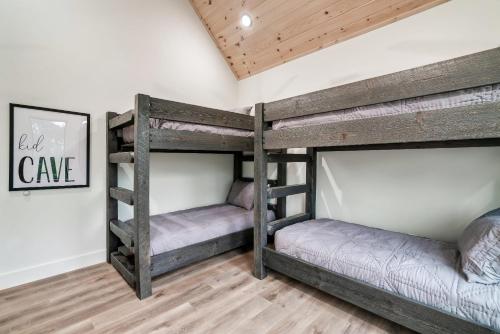 Cozy Retreat Luxurious stay with Pool & Hot Tub photo 42