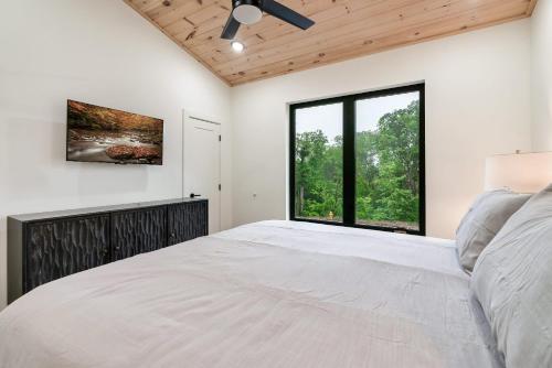 Cozy Retreat Luxurious stay with Pool & Hot Tub photo 41