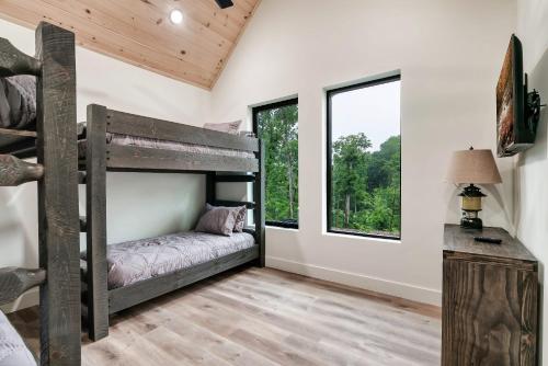 Cozy Retreat Luxurious stay with Pool & Hot Tub photo 43