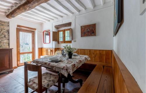 a dining room with a table and a window at Awesome Apartment In Castelfranco Piandiscò in Castelfranco Piandisco