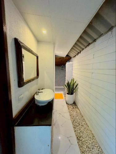 a bathroom with a sink and a mirror at The bora bora - Bed and Dream เดอะ โบรา โบร่า - เบด แอนด์ ดรีม in Ban Chek