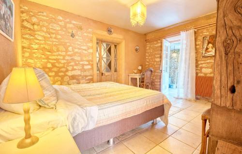 Ένα ή περισσότερα κρεβάτια σε δωμάτιο στο Nice Home In Marnac With Wifi