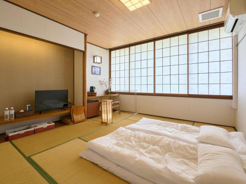 Televisyen dan/atau pusat hiburan di Godere hotel Fujisanakako Tabist