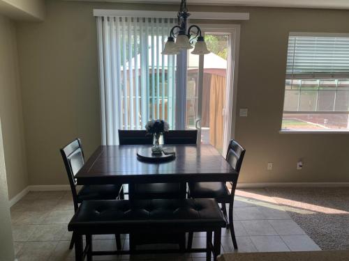 Φωτογραφία από το άλμπουμ του Furnished five bedroom and gated community σε Patterson