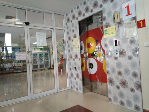 a shopping mall with a door with a bird on it at ฐิติกร แกรนด์วิว in Thanya Buri