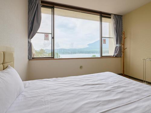 Katil atau katil-katil dalam bilik di Godere hotel Fujisanakako Tabist
