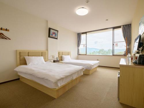 Katil atau katil-katil dalam bilik di Godere hotel Fujisanakako Tabist