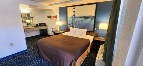 a hotel room with a bed and a large window at Hotel Belmont in Belmont