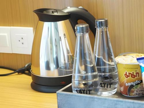 Kemudahan buat kopi dan teh di The Vista Hotel By Satit Group