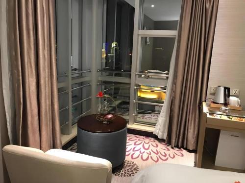a living room with a couch and a table at Lavande Hotel Yichang Railway East Station Branch in Yichang