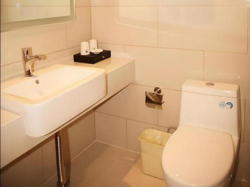 Ένα μπάνιο στο GreenTree Inn Heze Danxian Shangmaocheng Business Branch