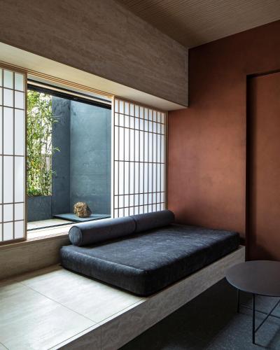 a bed in a room with a window at hotel tou nishinotoin kyoto in Kyoto