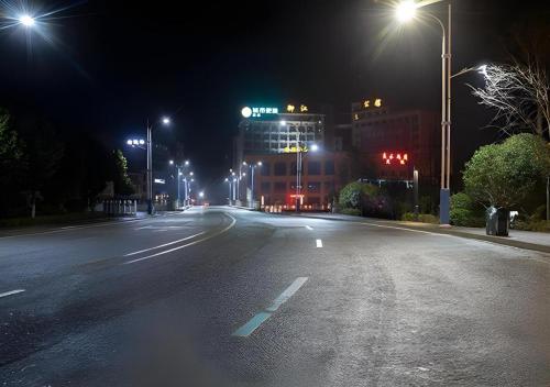 an empty city street at night with street lights at City Comfort Inn Lichuan Railway Station Tenglong Cave in Enshi