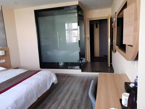 a hotel room with a bed and a large window at Thank Inn Hotel Jiangsu Wuxi High-Tech Zone Ruigang Pedestrian Street in Wuxi