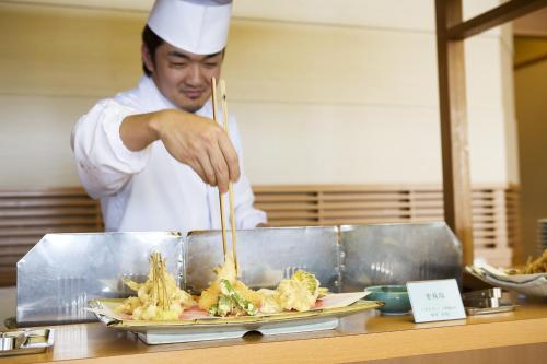 旅館の敷地内または近くでの食事または食べ物