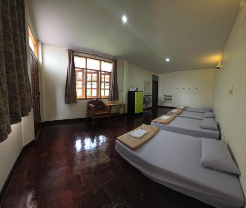 Postel nebo postele na pokoji v ubytování P.L.P Guesthouse - Mae Hong Son