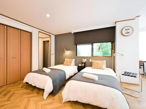 a bedroom with two beds and a window at HOSTEL LUND I -Oimachi- in Tokyo