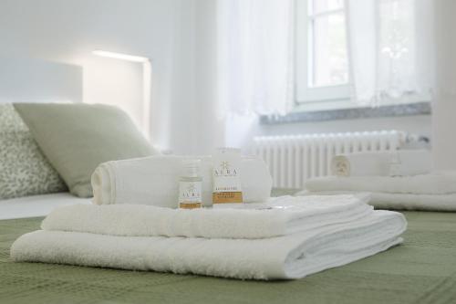 a pile of towels sitting on top of a table at Respiro del Lago in Ossuccio