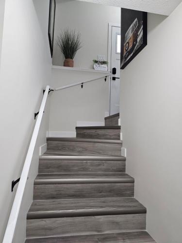 Μια τηλεόραση ή/και κέντρο ψυχαγωγίας στο Stylish, Fully furnished Brand-New suite