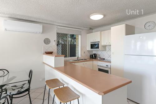 Capeview Apartments - Spectacular Ocean Viewsにあるキッチンまたは簡易キッチン