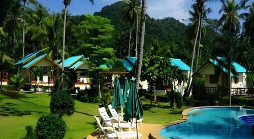 Bazén v ubytování Green Cottage Beach Resort nebo v jeho okolí