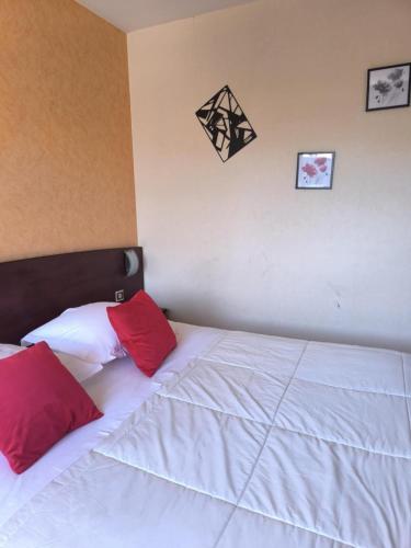 Katil atau katil-katil dalam bilik di Hôtel Saint Jacques